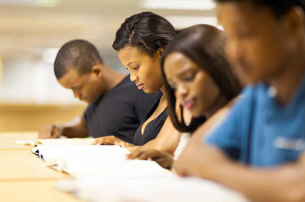 Bourses d’études: en 10 ans, l’ANBG a accompagné 150 000 étudiants
