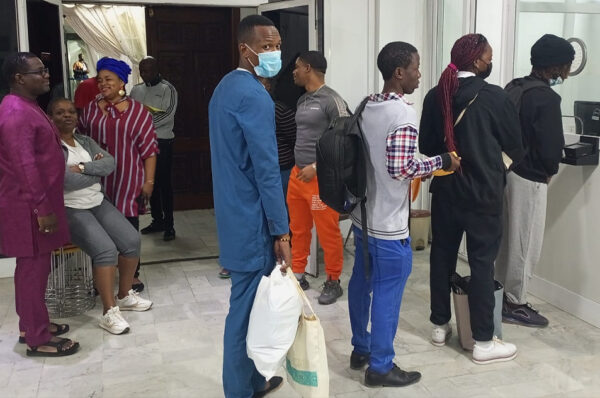 En détresse au Sénégal, une vingtaine de Gabonais de retour au pays