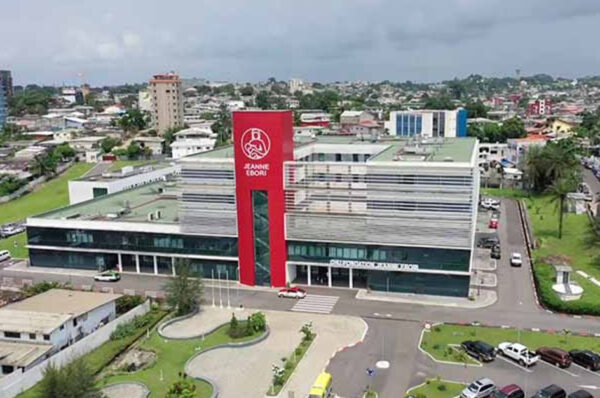 Centre hospitalier Jeanne Ebori : entre qualité des soins et critique de surfacturation