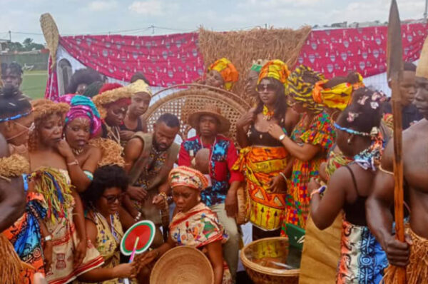 Culture : le vêtement Ekang, vecteur de singularité traditionnelle