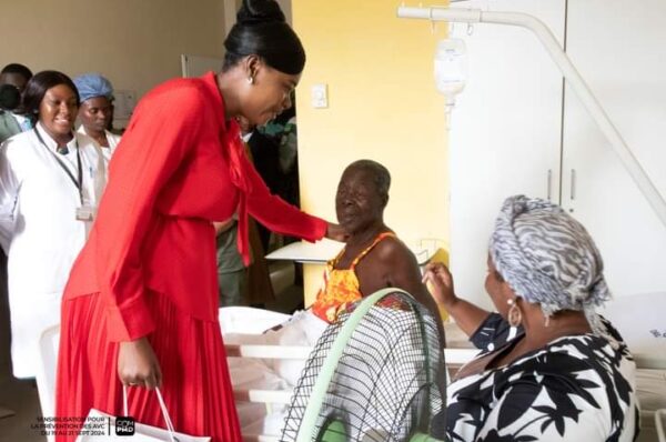 Lutte contre les AVC : le bon geste de Zita Oligui Nguema au CHUL