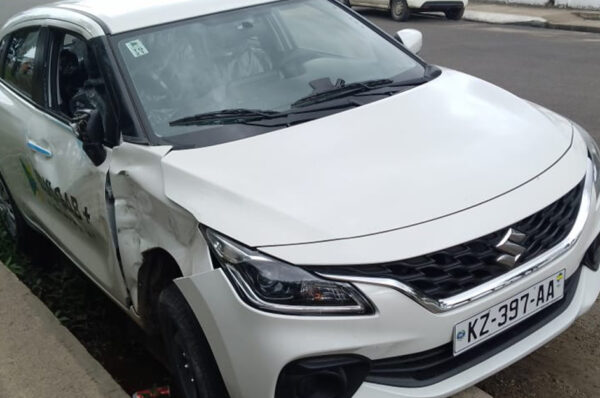 Accident : un taxi Gab+ percuté par une moto