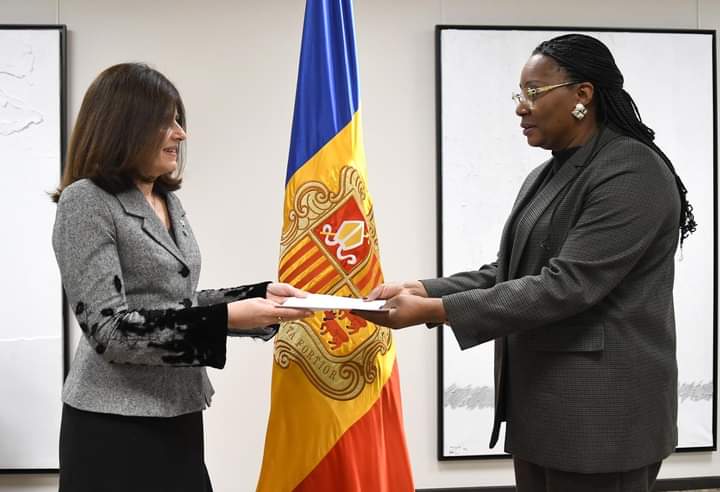 Diplomatie/Gabon-Andorre : remise des lettres de créance par Marie-Édith Tassyla Doumbeneny