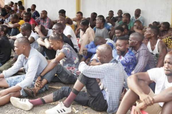 Couvre-feu au Gabon : l’armée ferait-elle dans l’abus de pouvoir au détriment des droits de l’homme ?