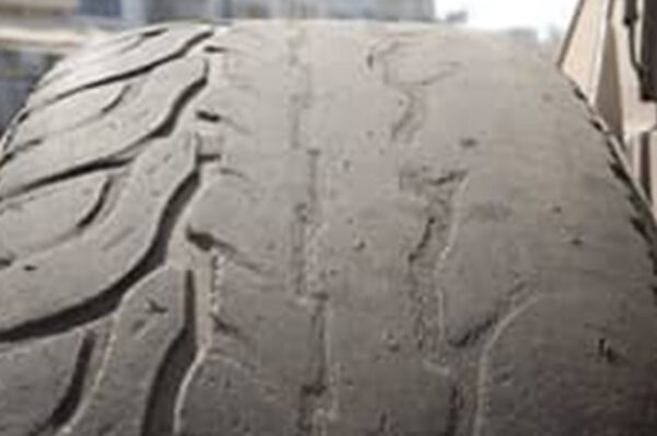 Sécurité routière : l&rsquo;usure des pneus, une cause négligée d&rsquo;accidents ?