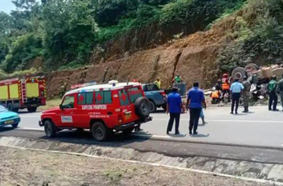 Accident mortel : un camion de ciment se renverse sur l’axe Lastoursville-Mounana