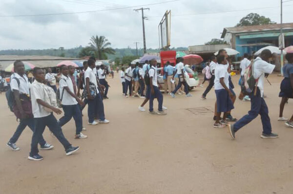 Tchibanga : manifestation des élèves contre les délestages électriques