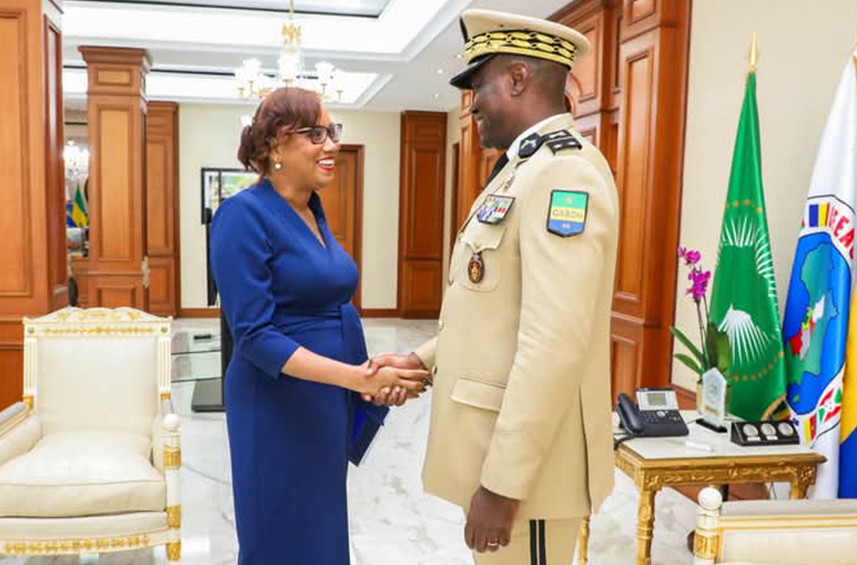 Rencontre entre le président Brice Clotaire Oligui Nguema et l’ambassadrice des États-Unis au Gabon