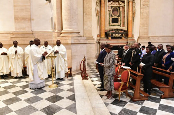 Gabon : le couple présidentiel en prière à Rome pour la paix et l’unité nationale