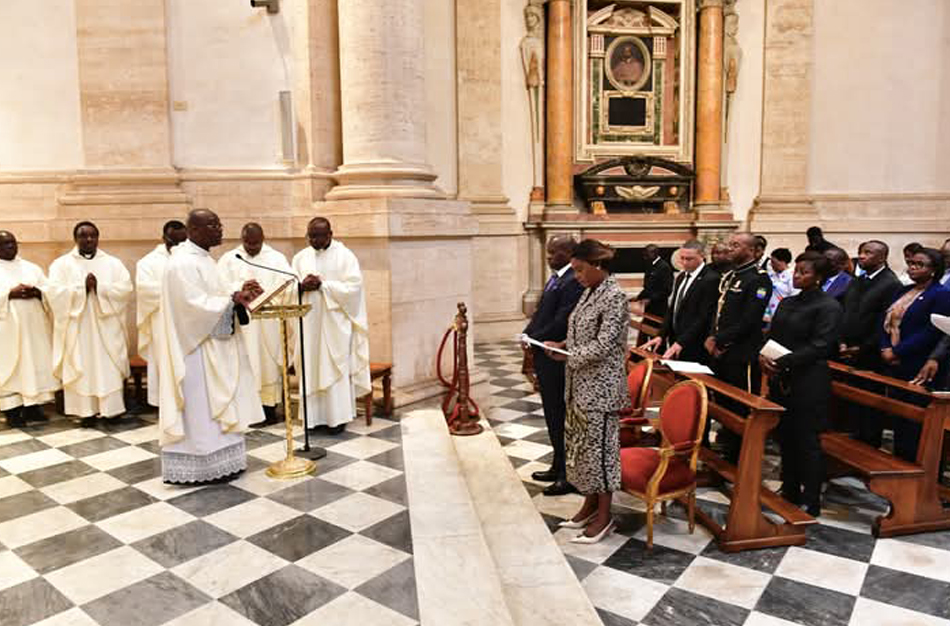 Gabon : le couple présidentiel en prière à Rome pour la paix et l’unité nationale