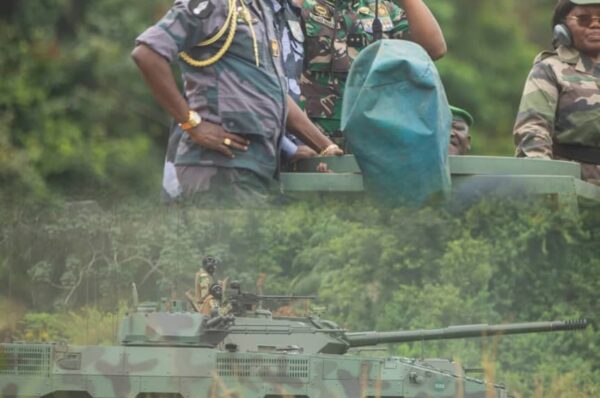 Manœuvre militaire à Ayémé : le Président Oligui Nguema supervise un exercice tactique d’envergure