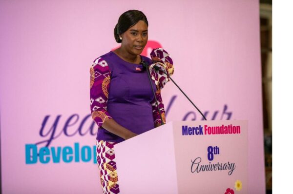 Gabon/Éducation : 20 bourses d&rsquo;études accordées aux jeunes filles gabonaises par la Fondation Merck
