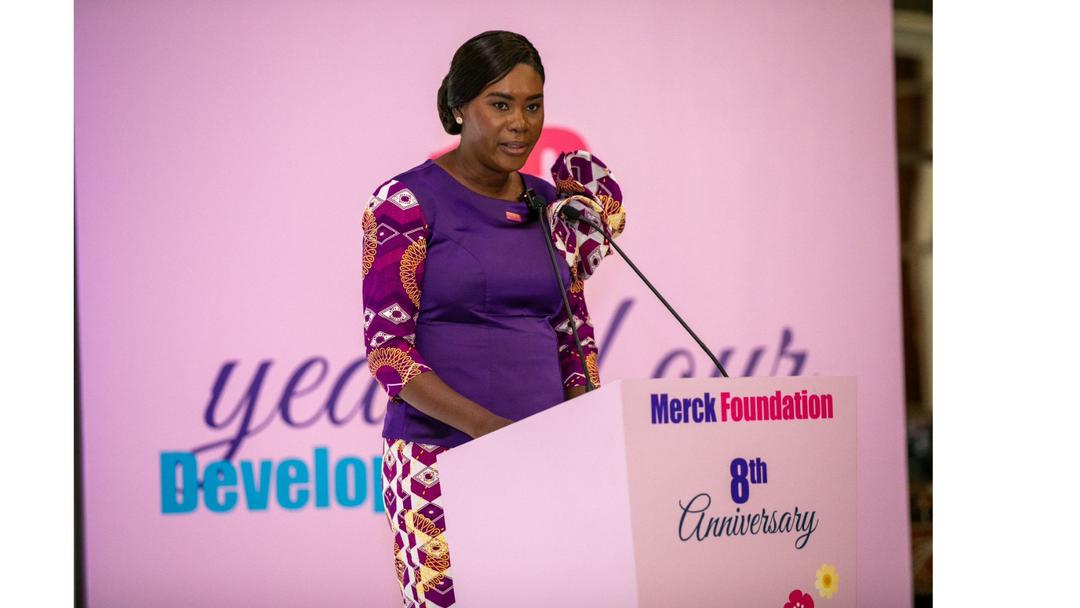 Gabon/Éducation : 20 bourses d’études accordées aux jeunes filles gabonaises par la Fondation Merck