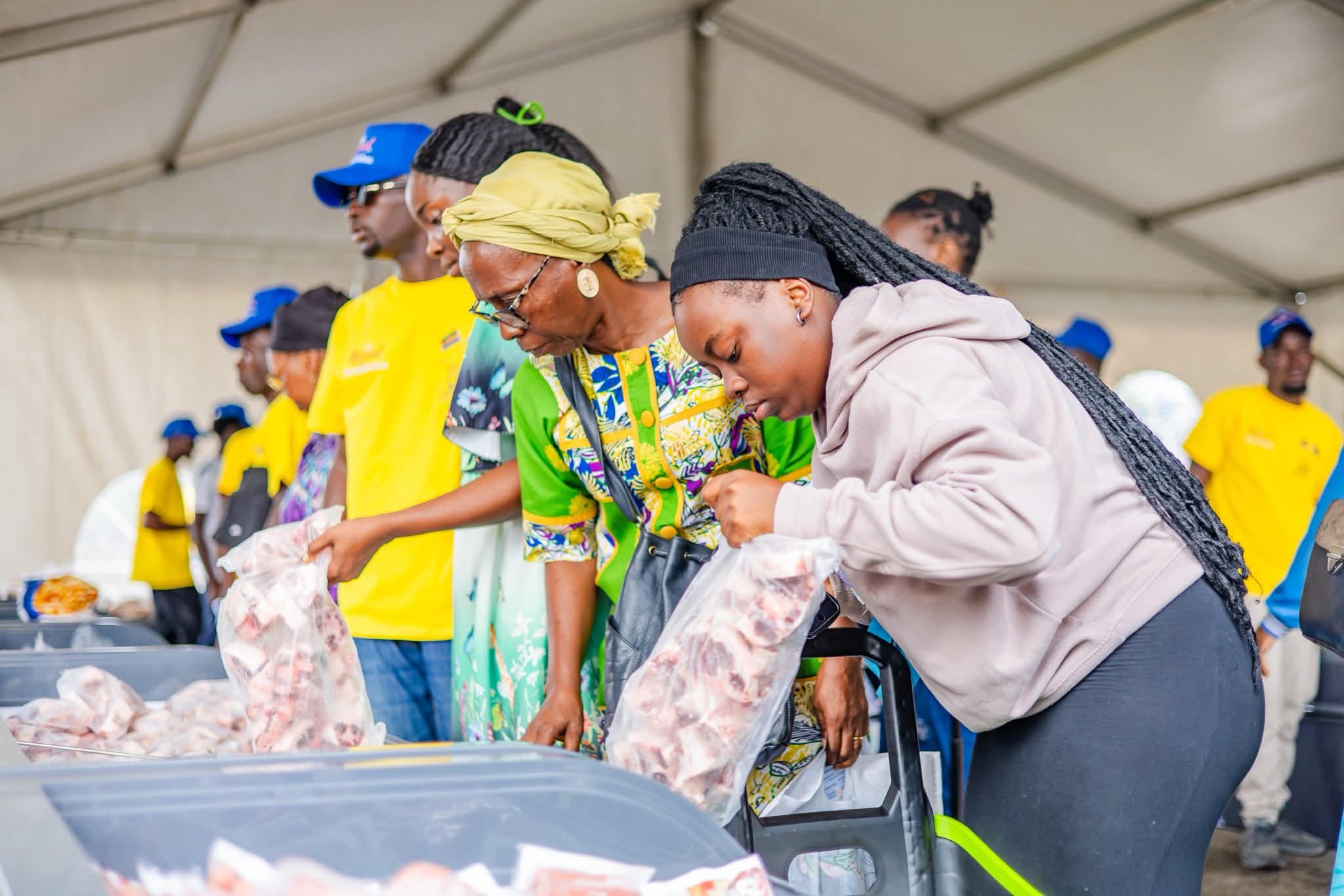 Pouvoir d’achat : succès populaire pour le marché itinérant de la Centrale d’achat à Nzeng Ayong