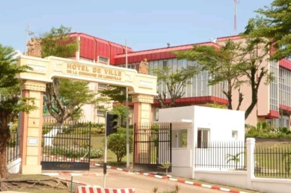 ‎‎Libreville : 72 heures, l&rsquo;ultimatum du Maire Eugène Mba avant son opération de lutte contre l&rsquo;occupation anarchique‎