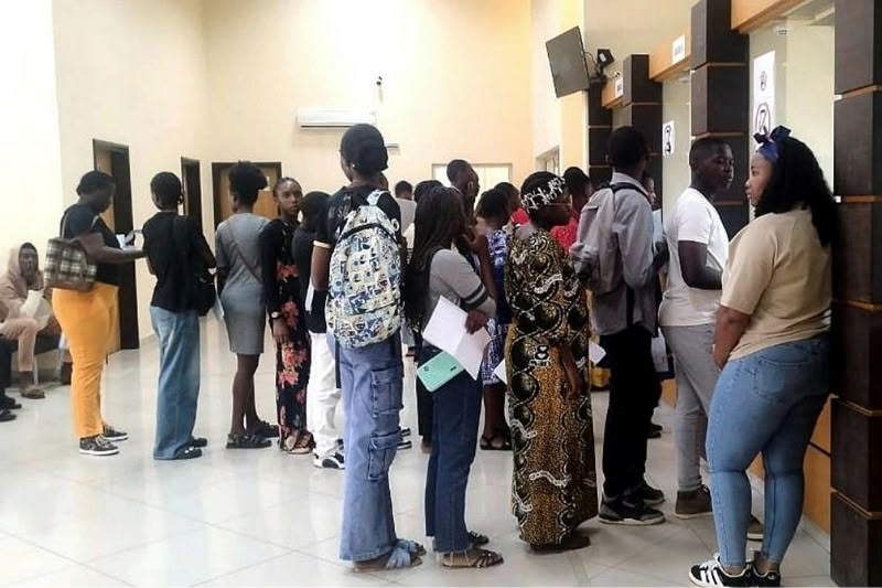 GABON: Quid de l’engagement décennal imposé aux nouveaux bacheliers ?